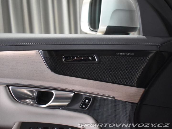 Volvo Ostatní modely XC90 2,0 T8 AWD PLUS Ventilace 2025
