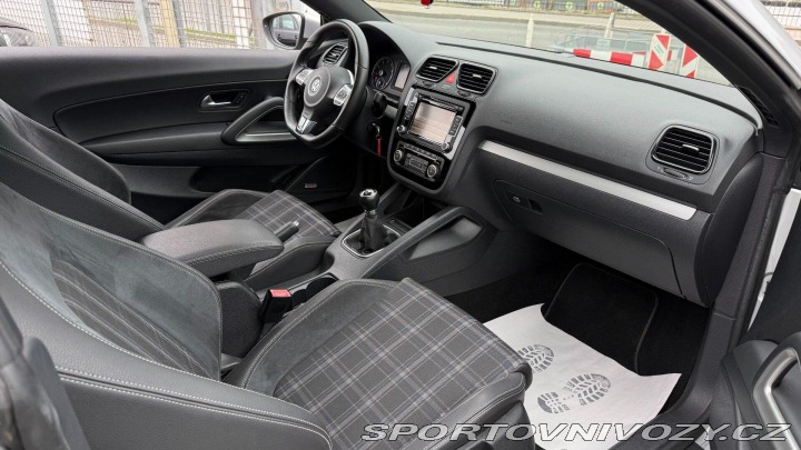 Volkswagen Scirocco 1.4TSI 90kW REZERVOVANO 2011