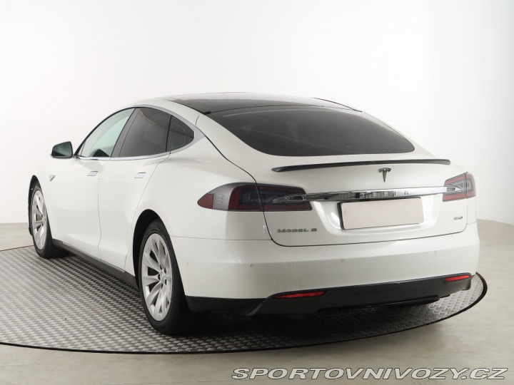 Tesla Model S 85D 2015