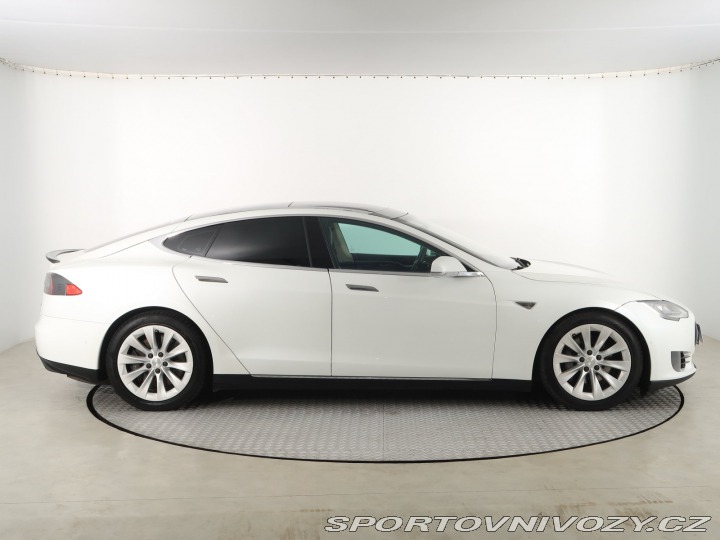 Tesla Model S 85D 2015