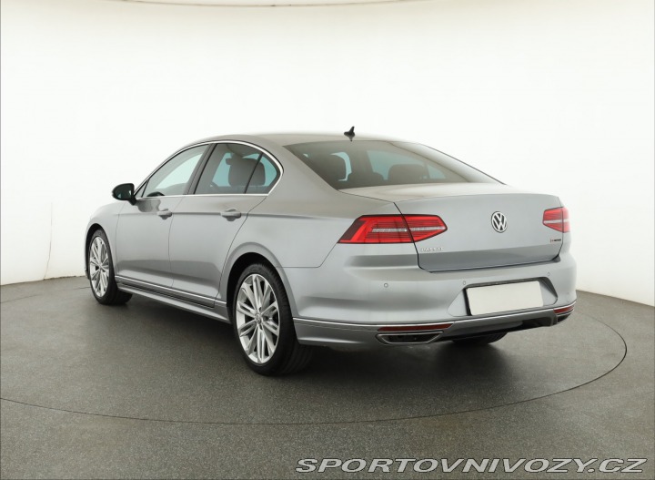 Volkswagen Ostatní modely Passat R-Line 2.0 TSI 2020