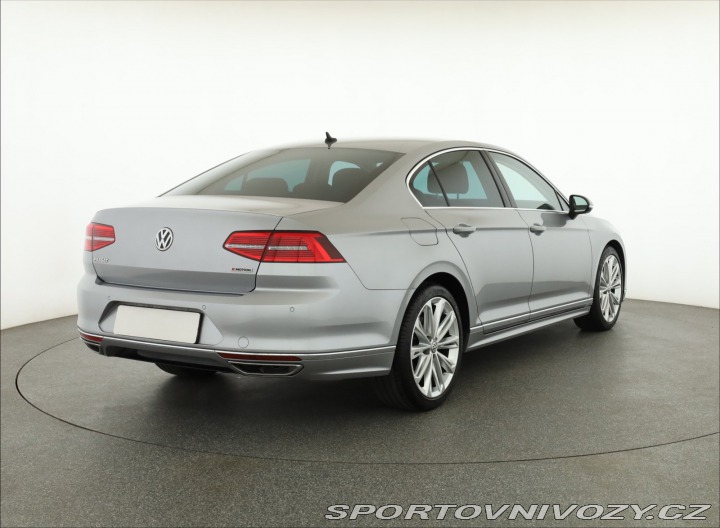 Volkswagen Ostatní modely Passat R-Line 2.0 TSI 2020
