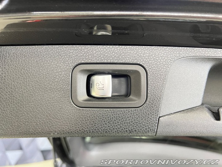 Mercedes-Benz E 4MATIC+, VZDUCH, PANORAMA 2021