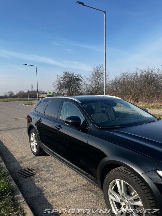 Volvo V90 CROSS Country D4 AWD, 140 1800