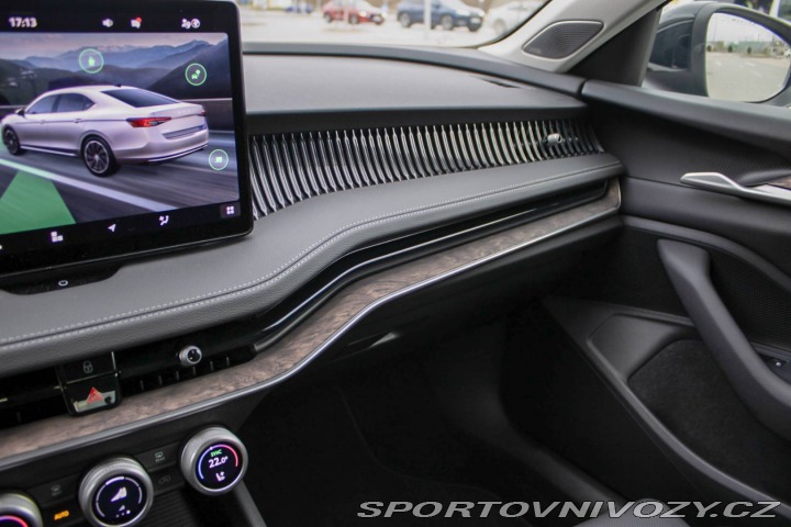 Škoda Superb 2.0 TSI L&K DSG / 19 2024