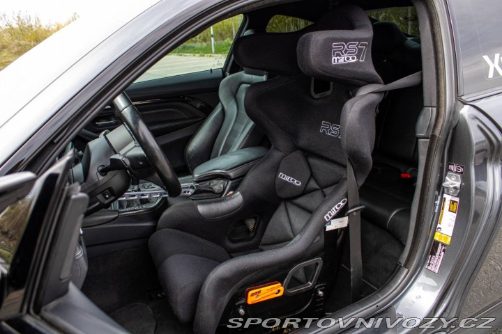 BMW M4 F82 / M/T 6 / ZÁRUKA / A 2015