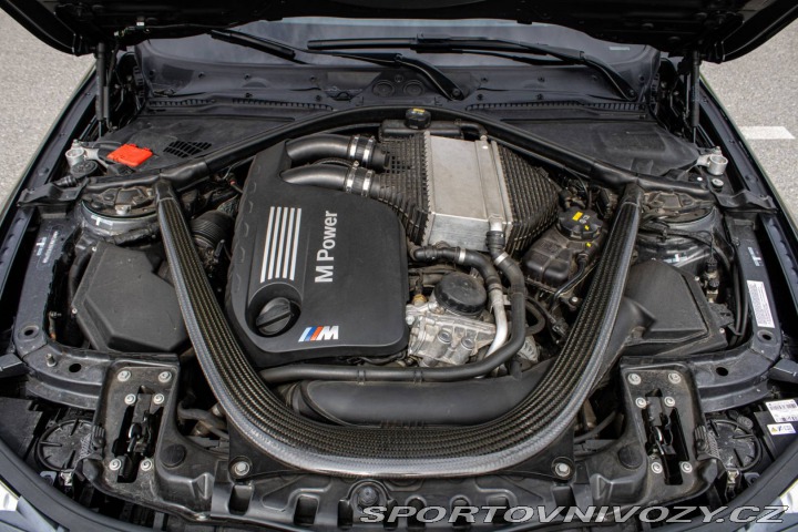 BMW M4 F82 / M/T 6 / ZÁRUKA / A 2015