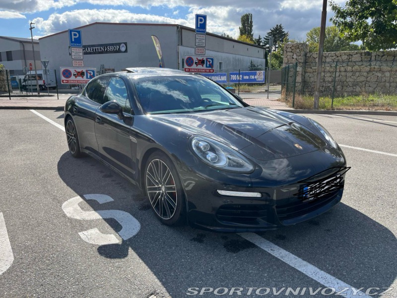 Porsche Panamera 4S