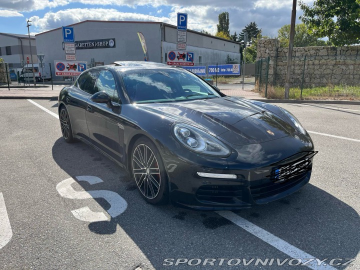 Porsche Panamera 4S 2014