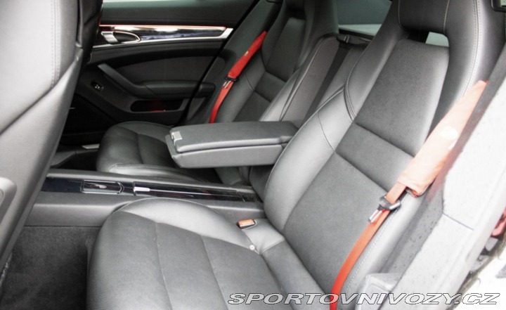 Porsche Panamera 4S 2014
