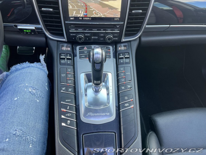 Porsche Panamera 4S 2014