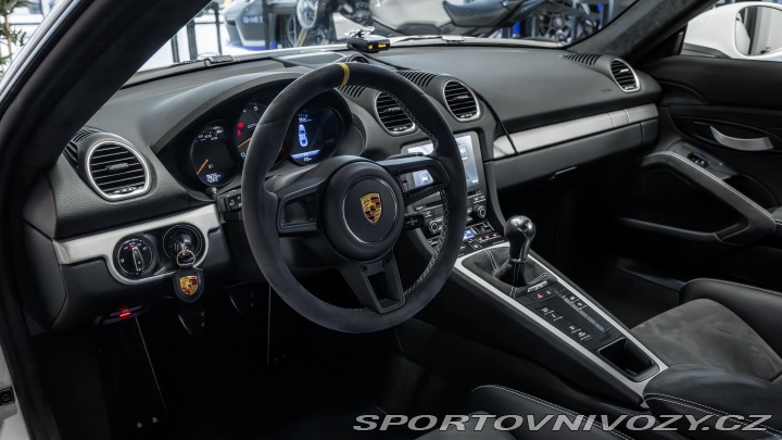 Porsche Cayman GT4, ZÁRUKA 2020