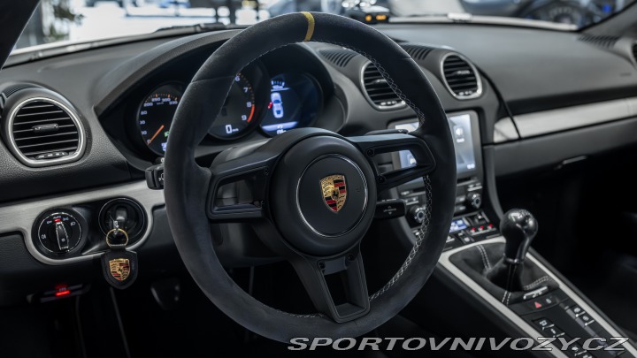 Porsche Cayman GT4, ZÁRUKA 2020