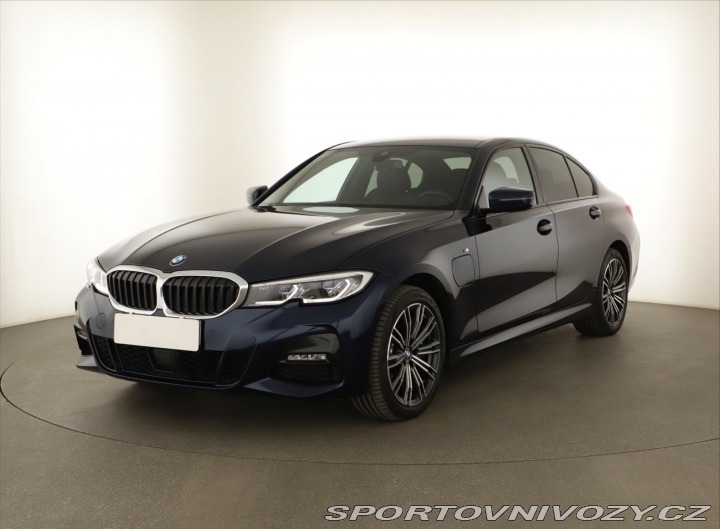 BMW 3 M Sport 330 e xDrive 2021