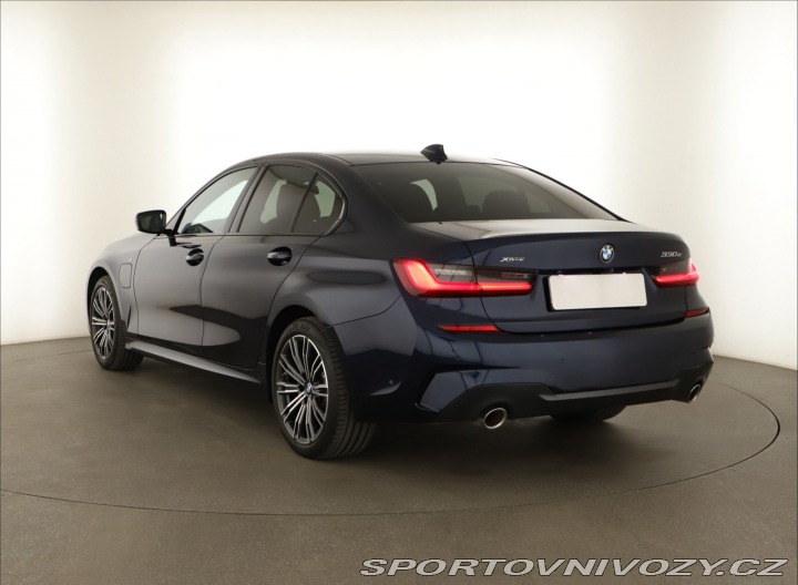 BMW 3 M Sport 330 e xDrive 2021