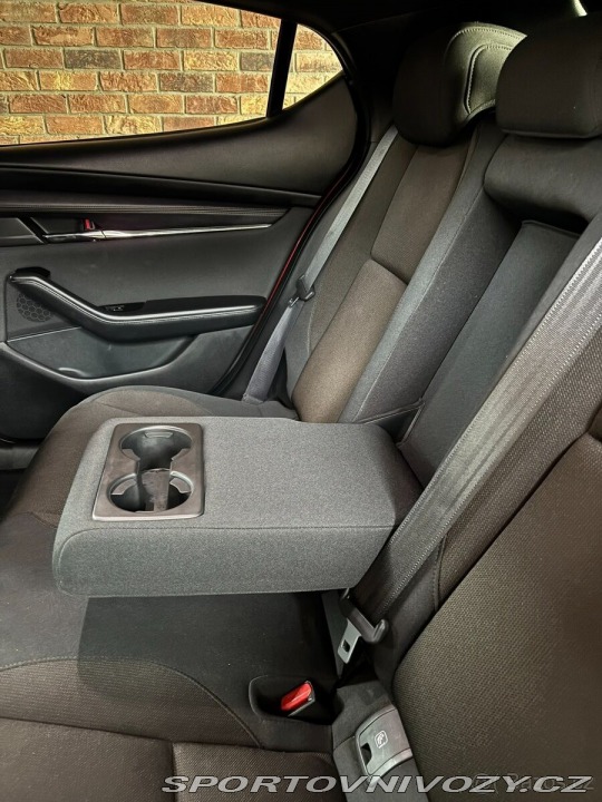 Mazda Ostatní modely 3 2,0 1800