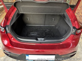 Mazda Ostatní modely 3 2,0 1800