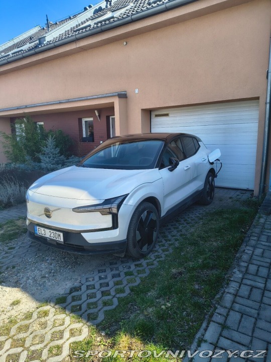 Volvo EX30 0,0 Extended Range PLUS 2025