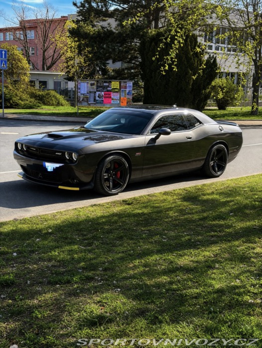 Dodge Challenger 