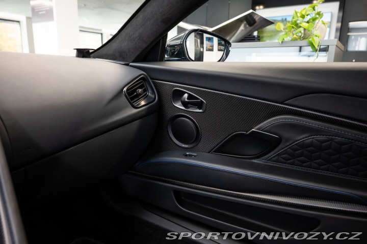 Aston Martin DBS 2023