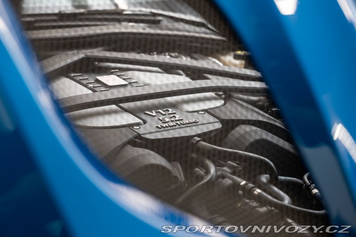 Aston Martin DBS 2023