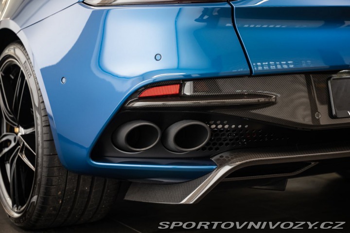 Aston Martin DBS 2023