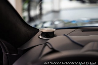 Aston Martin DBS 2023