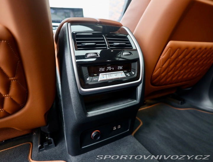 BMW X7 ALPINA XB7 4.4 V8 Skylou 2023