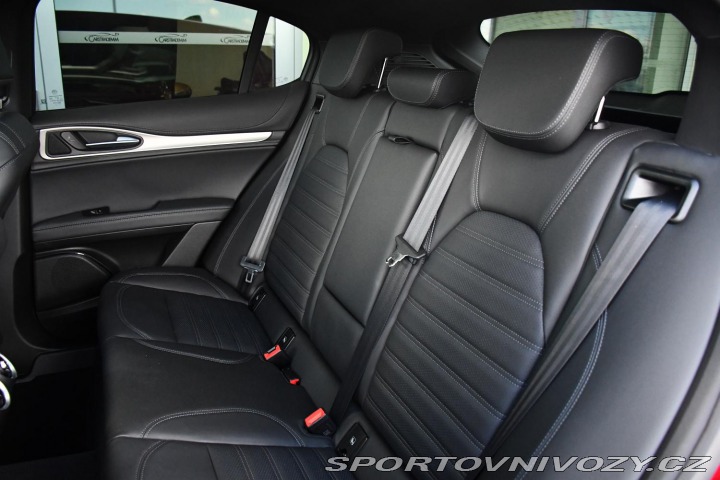 Alfa Romeo Stelvio 2.0TURBO 206kW VELOCE Zad 2024