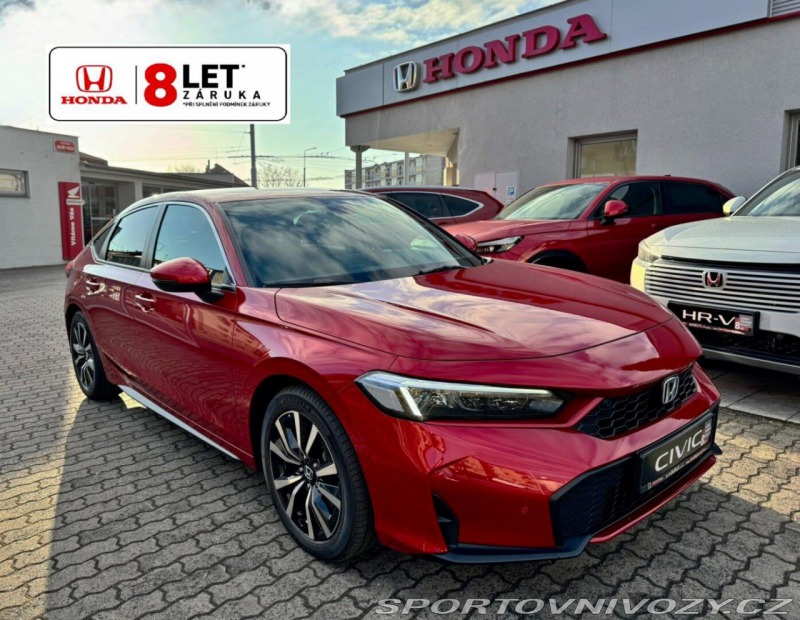 Honda Civic 2.0e:HEV Elegance SKLADEM