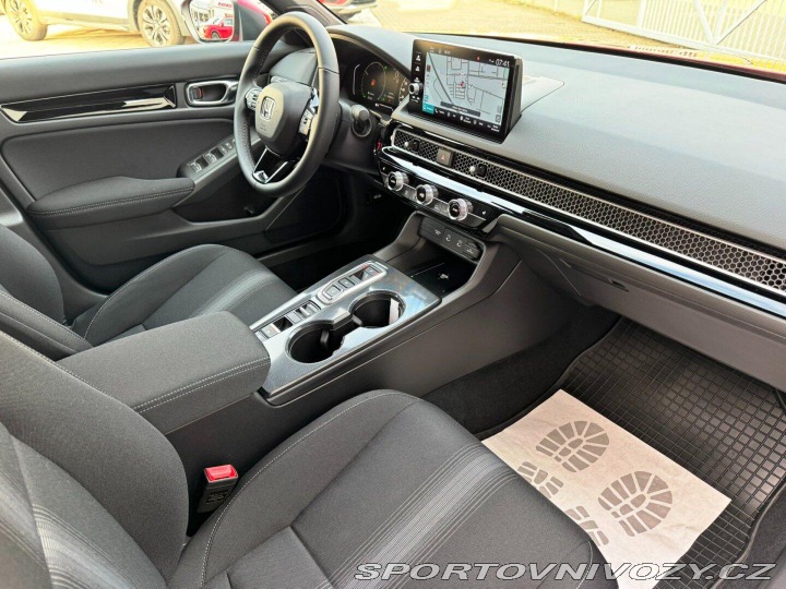 Honda Civic 2.0e:HEV Elegance SKLADEM 2026