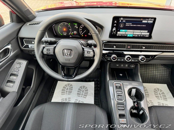 Honda Civic 2.0e:HEV Elegance SKLADEM 2026