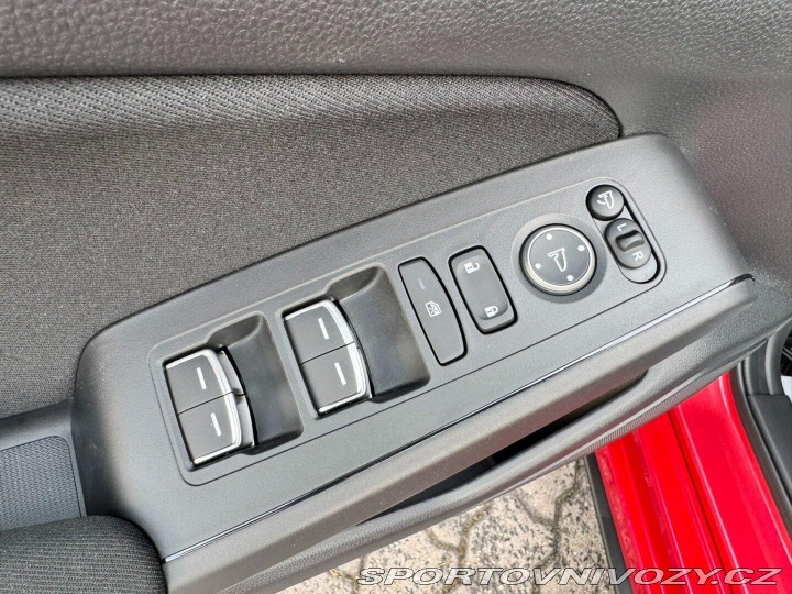 Honda Civic 2.0e:HEV Elegance SKLADEM 2026