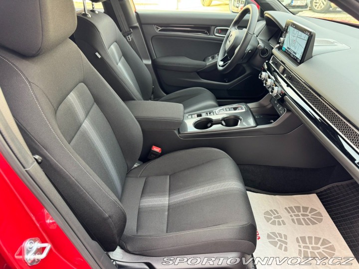 Honda Civic 2.0e:HEV Elegance SKLADEM 2026