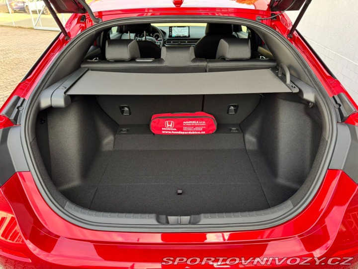 Honda Civic 2.0e:HEV Elegance SKLADEM 2026