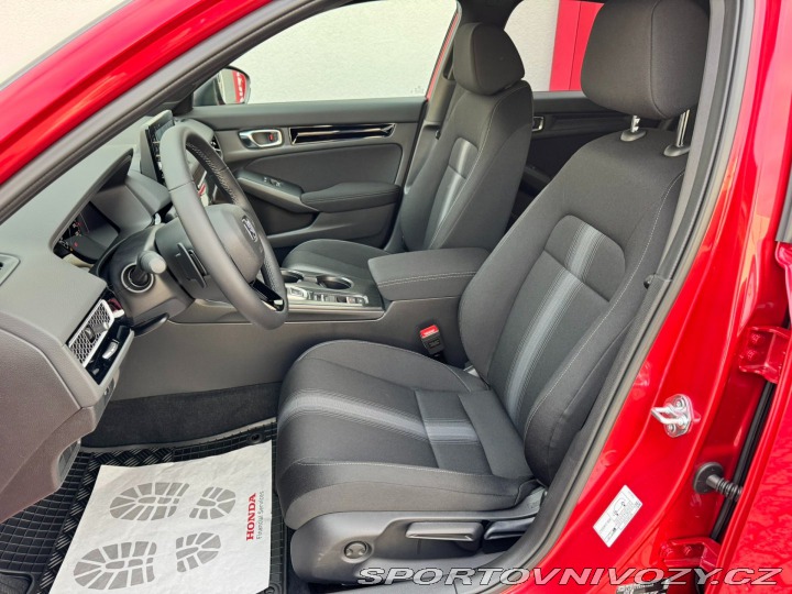 Honda Civic 2.0e:HEV Elegance SKLADEM 2026