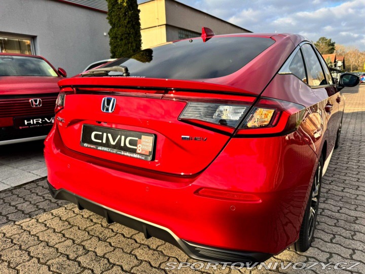 Honda Civic 2.0e:HEV Elegance SKLADEM 2026