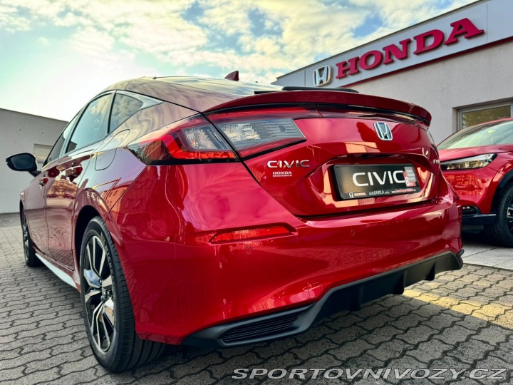 Honda Civic 2.0e:HEV Elegance SKLADEM 2026