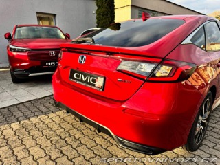 Honda Civic 2.0e:HEV Elegance SKLADEM 2026