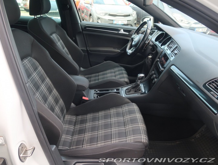 Volkswagen Golf 2.0 TDI GTD 2015