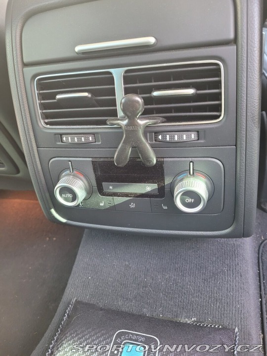 Volkswagen Ostatní modely Touareg 3,0   TDi V6 193kw 4M R-L 2015