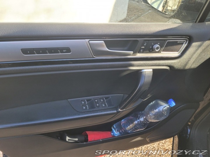 Volkswagen Ostatní modely Touareg 3,0   TDi V6 193kw 4M R-L 2015