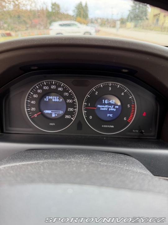 Volvo Ostatní modely XC60 2,4   AWD, 120 kW, manuál 2009