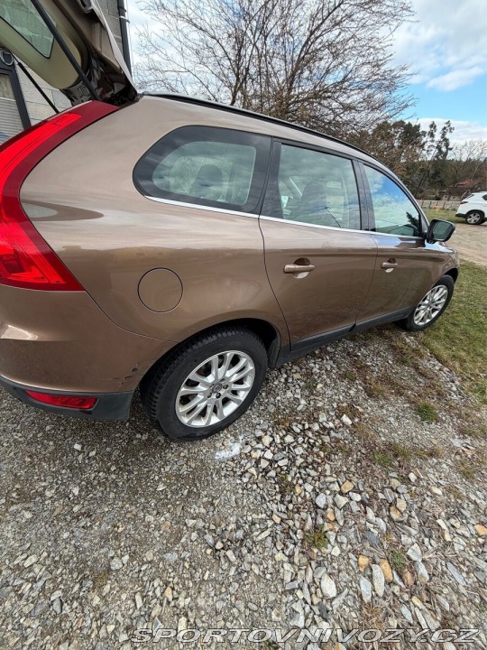Volvo Ostatní modely XC60 2,4   AWD, 120 kW, manuál 2009