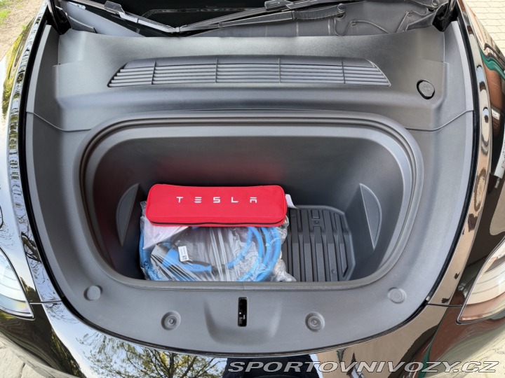 Tesla Model Y AWD Long Range Dual Motor 2024