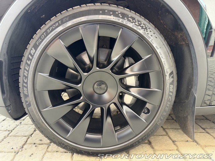 Tesla Model Y AWD Long Range Dual Motor 2024