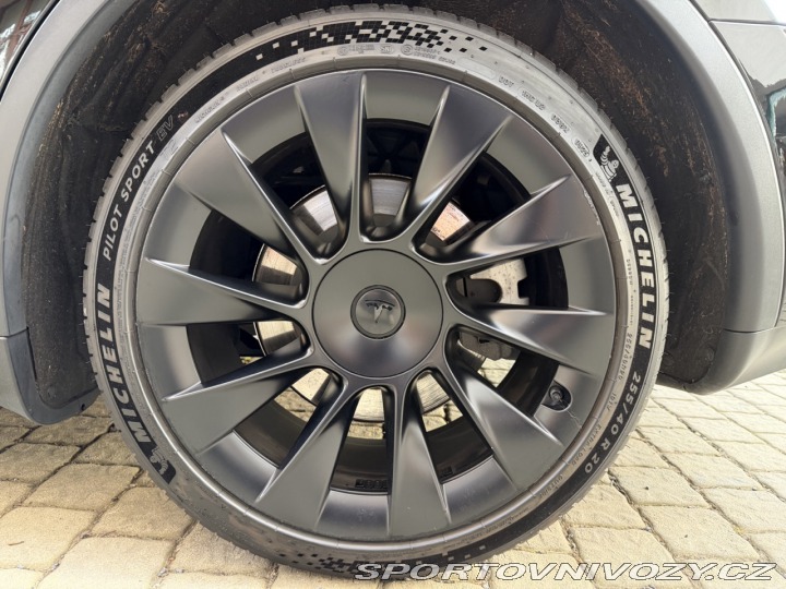 Tesla Model Y AWD Long Range Dual Motor 2024