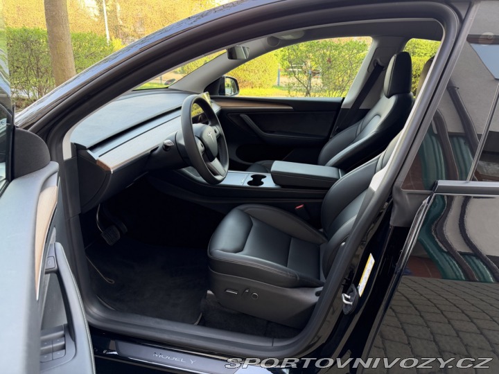 Tesla Model Y AWD Long Range Dual Motor 2024