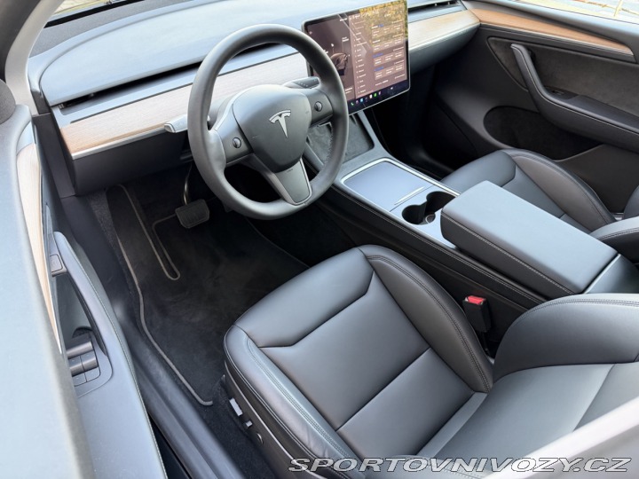 Tesla Model Y AWD Long Range Dual Motor 2024