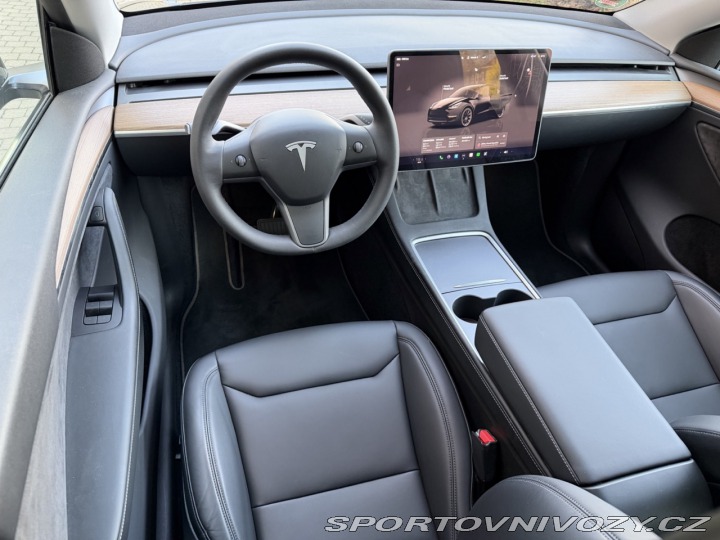 Tesla Model Y AWD Long Range Dual Motor 2024